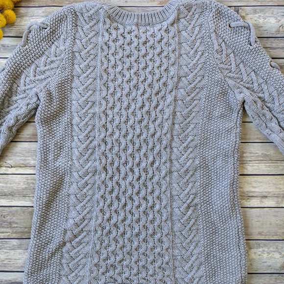 John & Jenn Gray Chunky Knit Crew Sweater - Picture 8 of 10